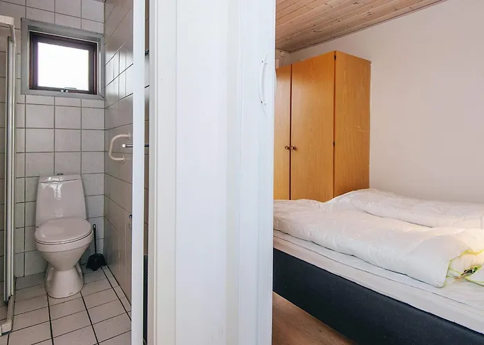 4 Person In Romo-by Traum