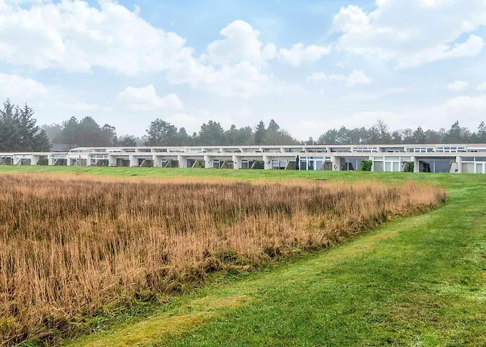 4 Person In Romo-by Traum