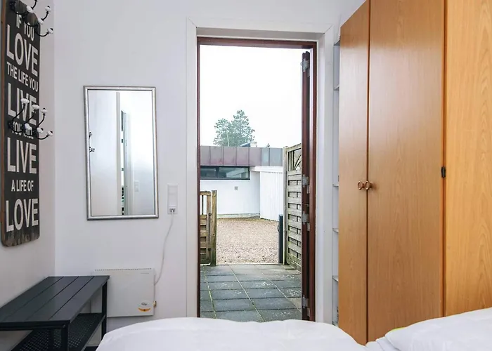 4 Person In Romo-by Traum *